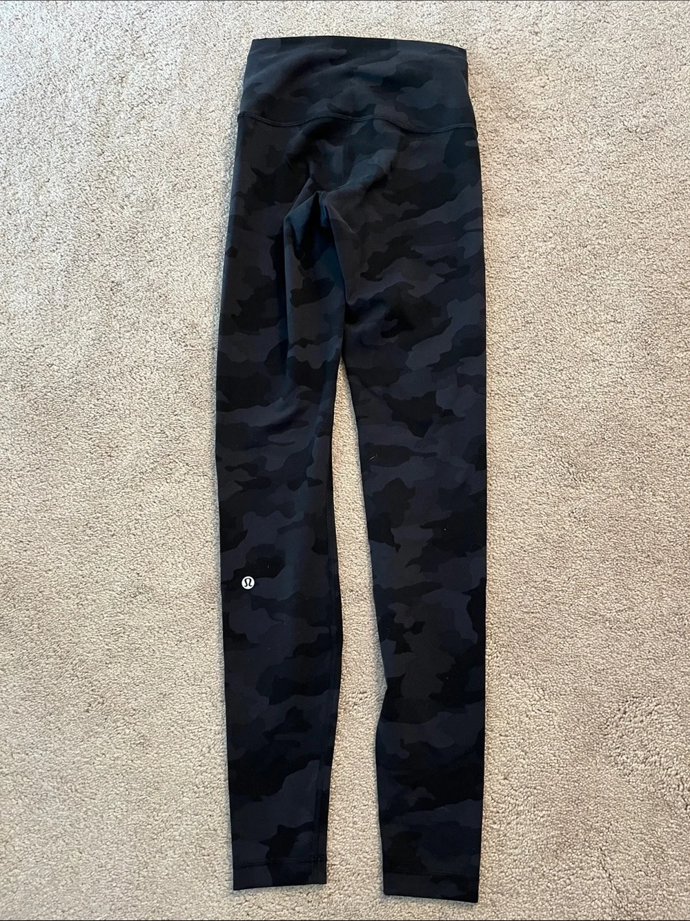 Lululemon Women's Size 4 Black Camo Leggings